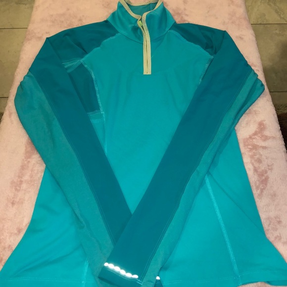 Lululemon long sleeve - Picture 2 of 4